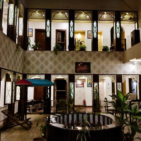 Dwivedi Hotels Sri Omkar Palace Варанаси Экстерьер фото