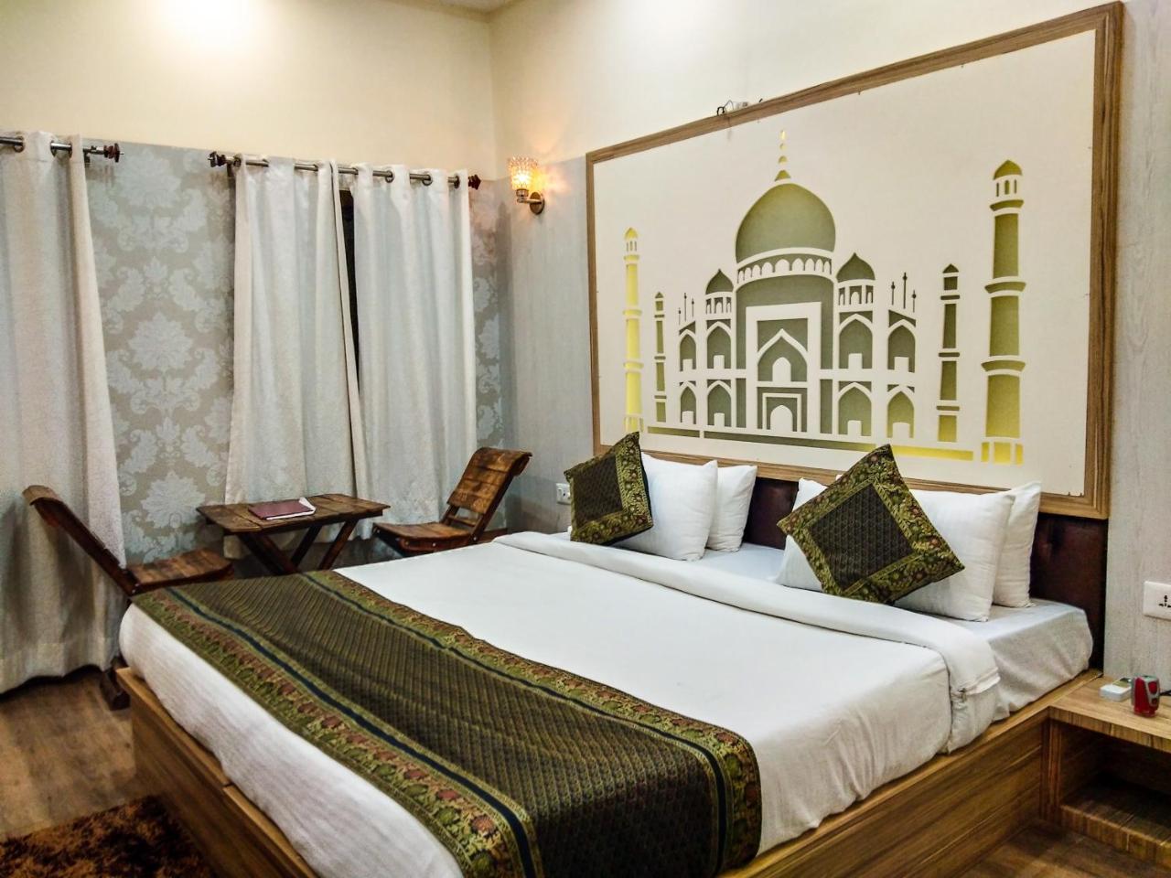 Dwivedi Hotels Sri Omkar Palace Варанаси Экстерьер фото